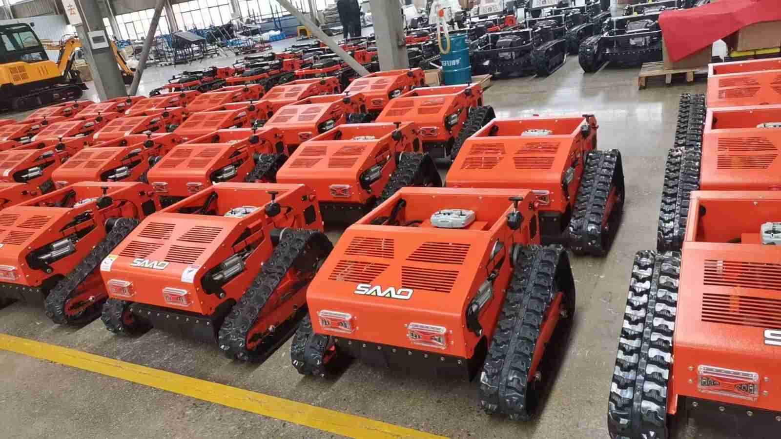Batch of crawler mowers prepared in a factory